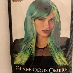 * NEW * Dark/Bright two tone green medium length wig
